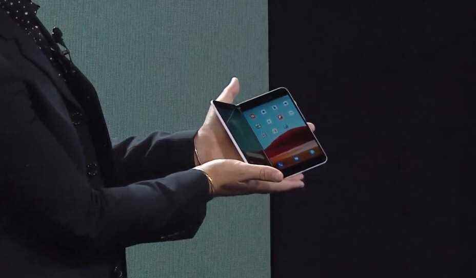 OG Surface Duo hala Android 10 çalıştırıyor - Microsoft, 2021'de Android 11'i teslim edemeyerek OG Surface Duo sahiplerini hayal kırıklığına uğrattı