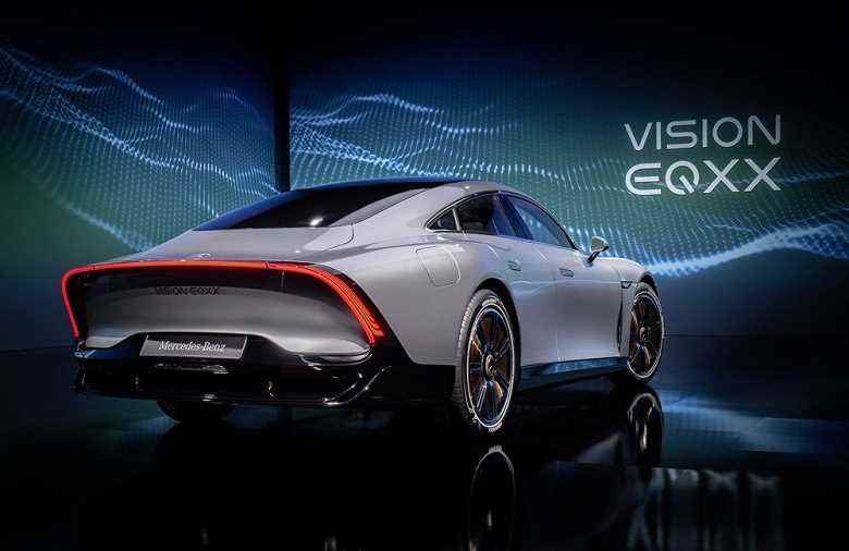 Şık, parlak, 47 inç medya sistemi ve tek şarjla 1000 km.  Mercedes-Benz Vision EQXX konsept elektrikli otomobil tanıtıldı