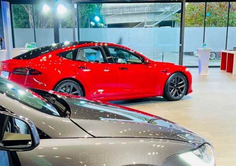 Yeni Tesla Model S tanıtıldı