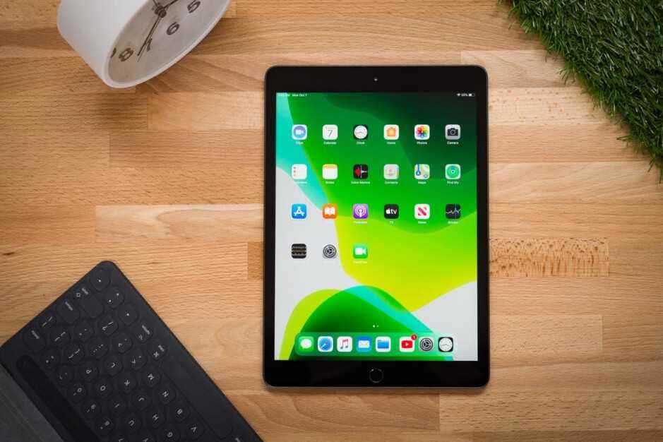 2022 iPad, 2019 iPad'e bile büyük ölçüde benzeyebilir (burada resmedilmiştir) - Apple'ın en ucuz iPad'i muhtemelen bu yıl da 5G alacak, ancak bu iyi haber değil