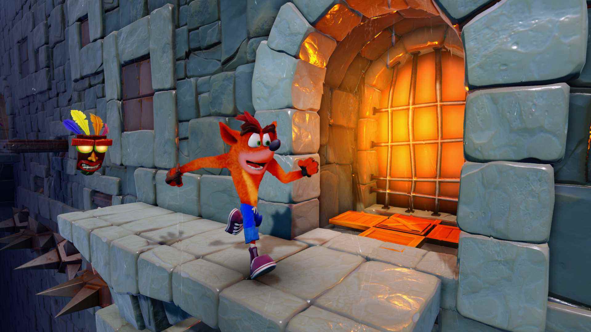 Bir zindan seviyesinde çalışan Crash Bandicoot