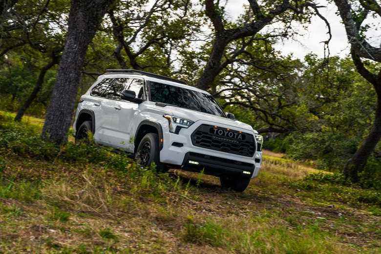 Tamamen yeni Toyota Sequoia tanıtıldı.  Dev çerçeve SUV artık sadece bir hibrit olacak