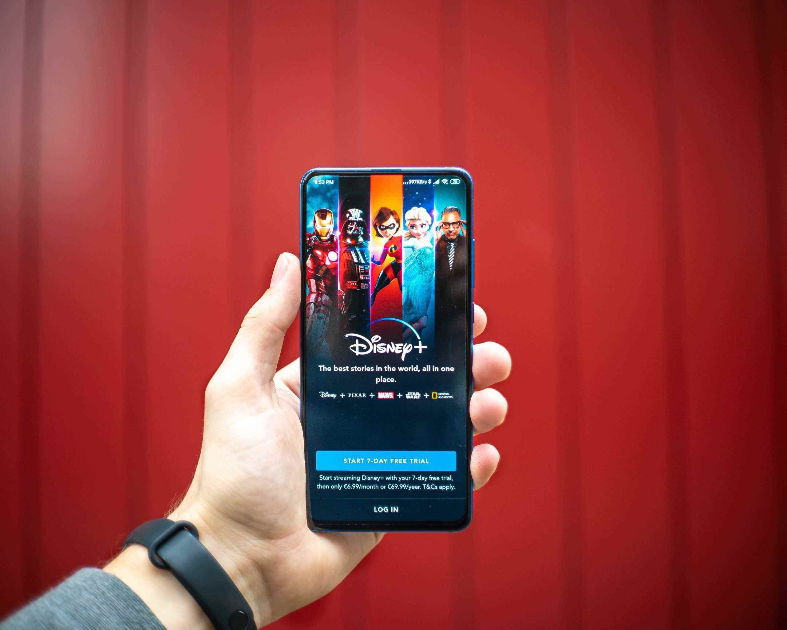 Disney+'da açık bir akıllı telefon.