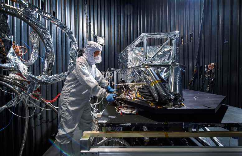 NASA, Webb Teleskobunun MIRI Termal Kalkanını Test Ediyor