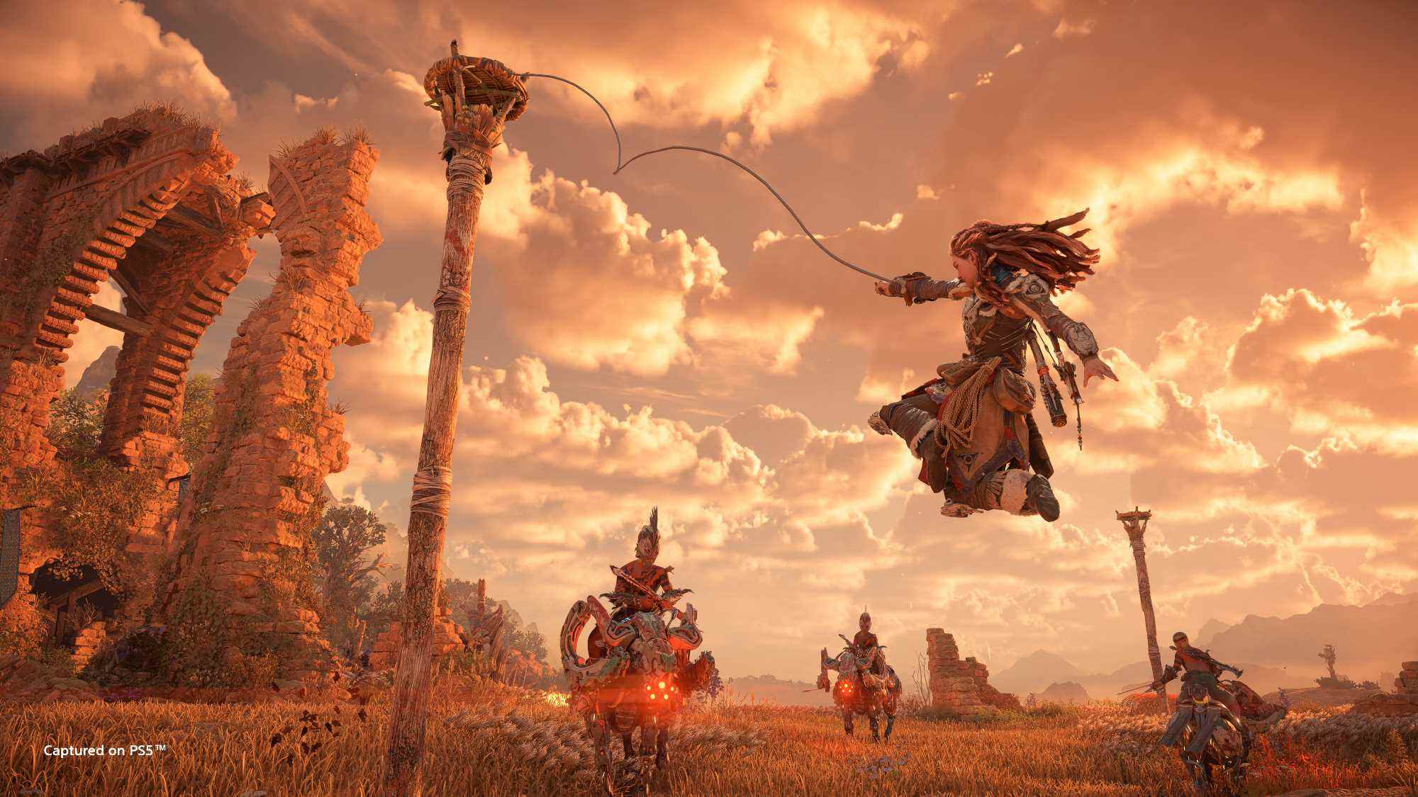 Horizon Forbidden West - Aloy, kıskaç kullanıyor