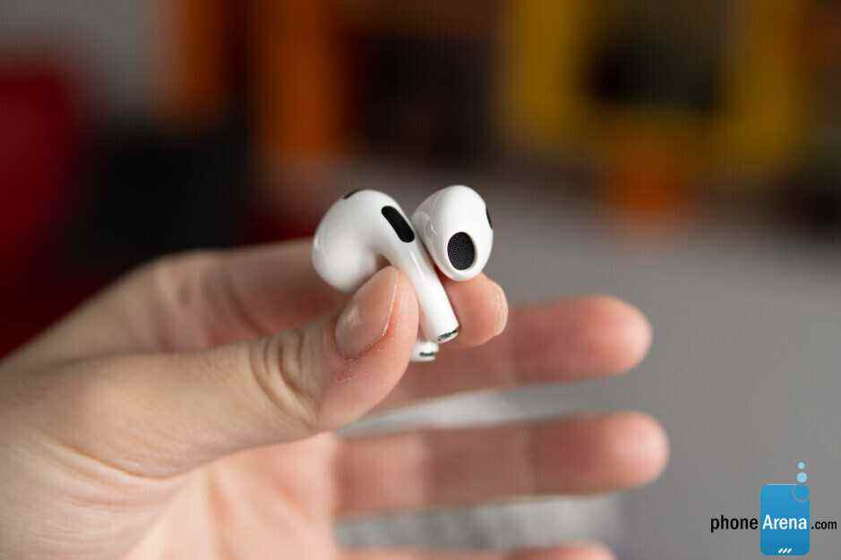 Apple, AirPods'un kullanıcılara belirli egzersizleri nasıl doğru şekilde yapacaklarını öğretmesini sağlayacak bir patent için başvuruda bulunuyor - Apple, AirPod'ların egzersiz yaparken gerçek zamanlı geri bildirim vermesini sağlayan sistem için patent istiyor