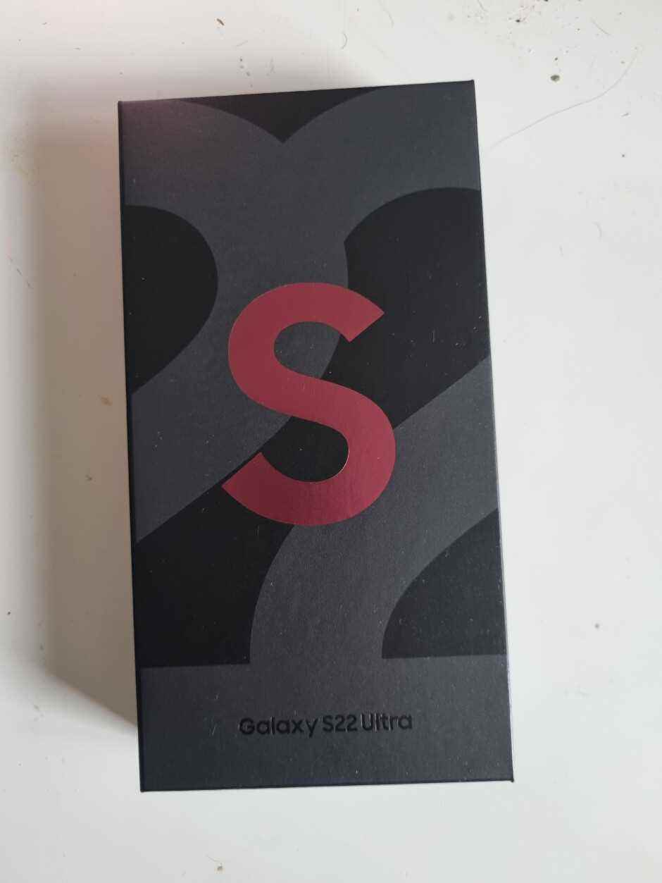 Fransa'da bahsi geçen Redditor, Galaxy S22 Ultra'sını çoktan gönderdi - Galaxy S22 Ultra kapılarına gelmeye başladı
