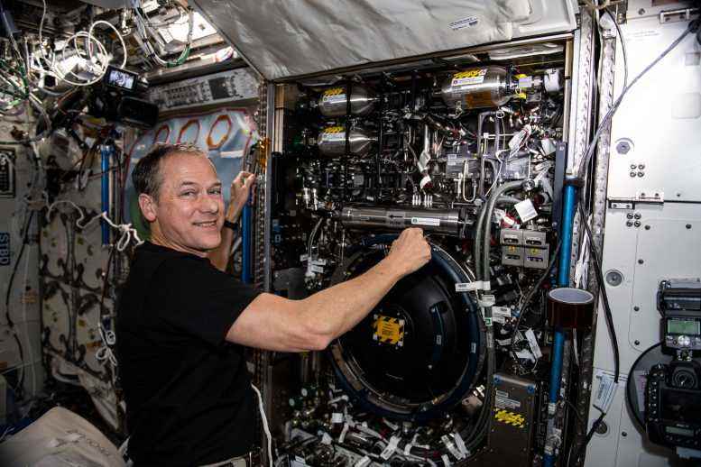 NASA Astronotu Thomas Marshburn Yanma Entegre Raf