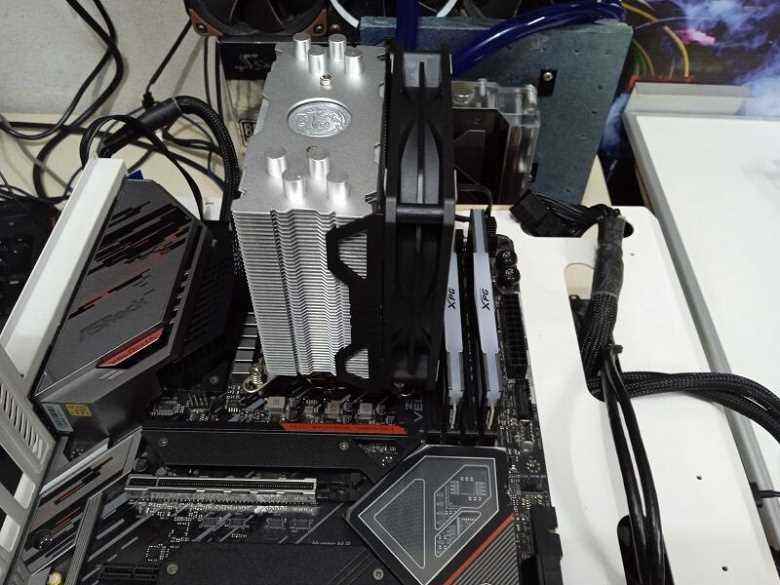 Bitspower Phantom CPU soğutucu tasarımı dört ısı borusu içerir 