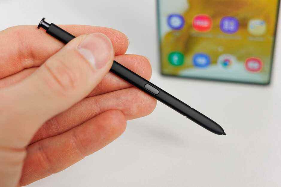 Samsung'un S Pen kalemi - Galaxy S22 Ultra, kayda değer bir rekabete giriyor: amiral gemisi ekran kalemi telefonları ölmedi!