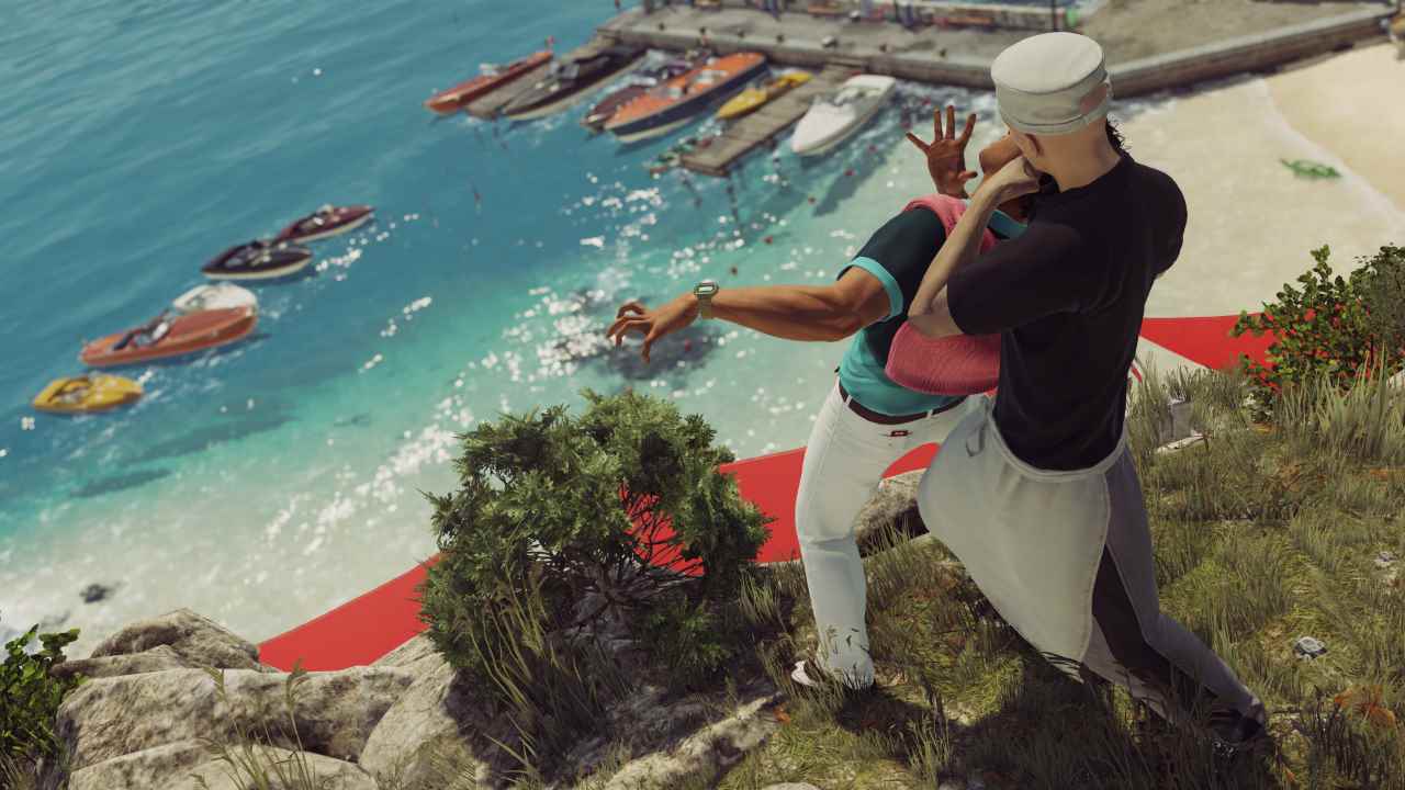 Hitman's Agent 47, şef kıyafeti giyerken birini boğdu