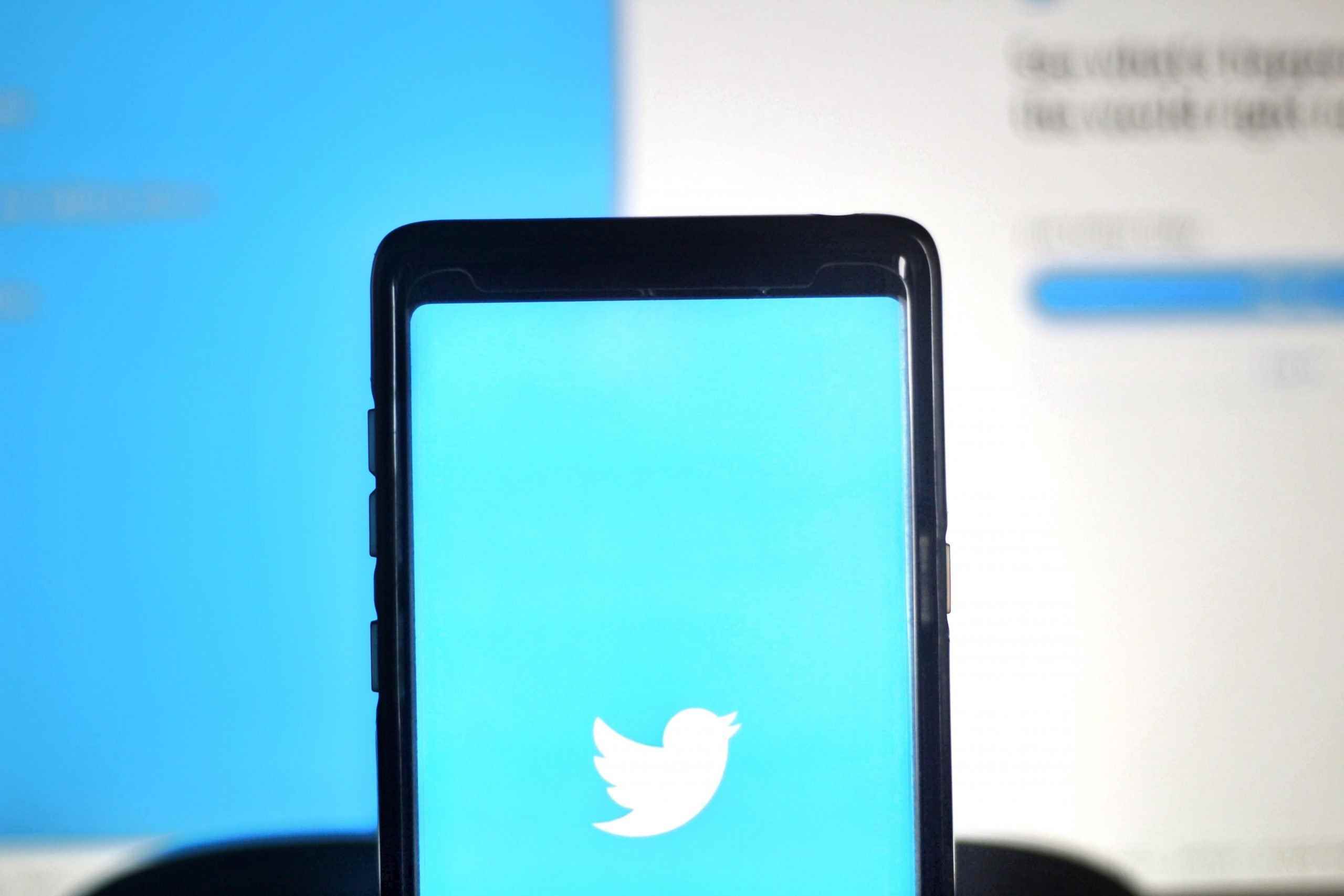 Twitter'da açık bir akıllı telefon.