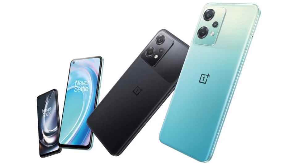 Önden ve arkadan iki farklı renkte bir OnePlus Nord CE 2 Lite