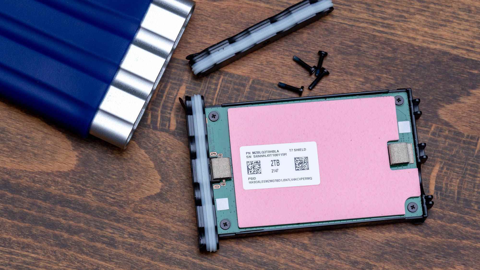 Samsung T7 Shield 2TB Taşınabilir SSD