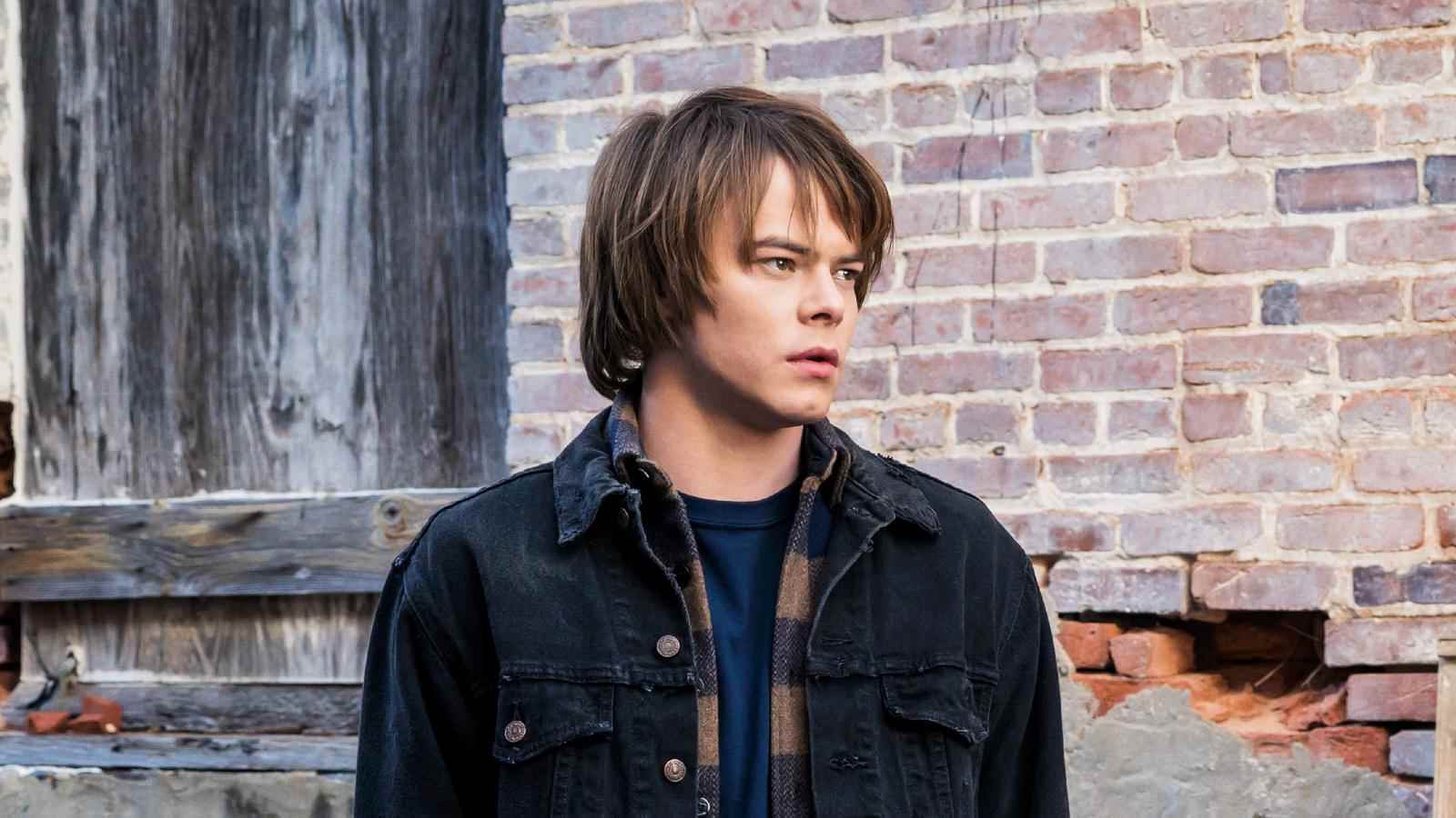 Charlie Heaton, Stranger Things 1. sezonda Jonathan Byers rolünde