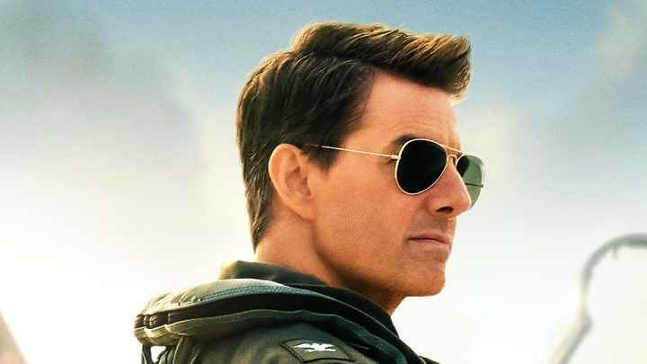 Tom Cruise, Top Gun: Maverick posterinde Maverick rolünde. 