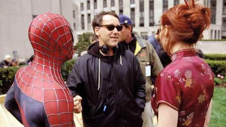 Sam Raimi, Spider-Man'de geçirdiği süre boyunca Tobey Maguire ve Kirsten Dunst ile birlikte.