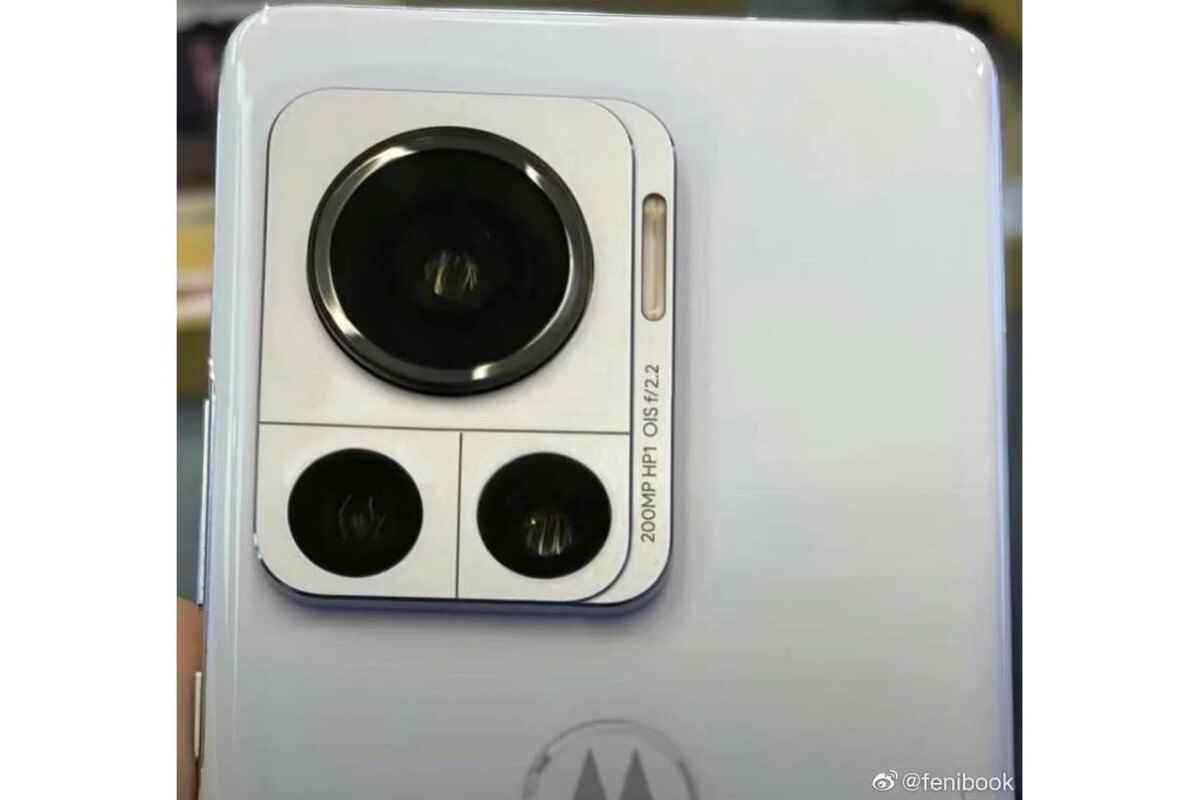 Bu, gerçek hayattaki bir Frontier prototipinin arka kapağı olabilir veya olmayabilir.  - Motorola, dünyanın ilk 200 MP kameralı telefonunu Temmuz'da tanıtacak