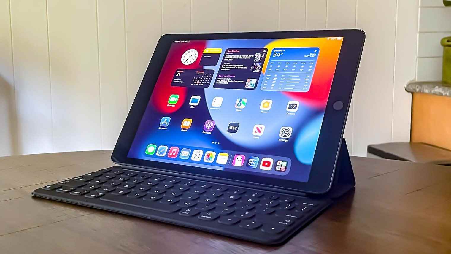 iPad 9 2021 masanın üzerinde