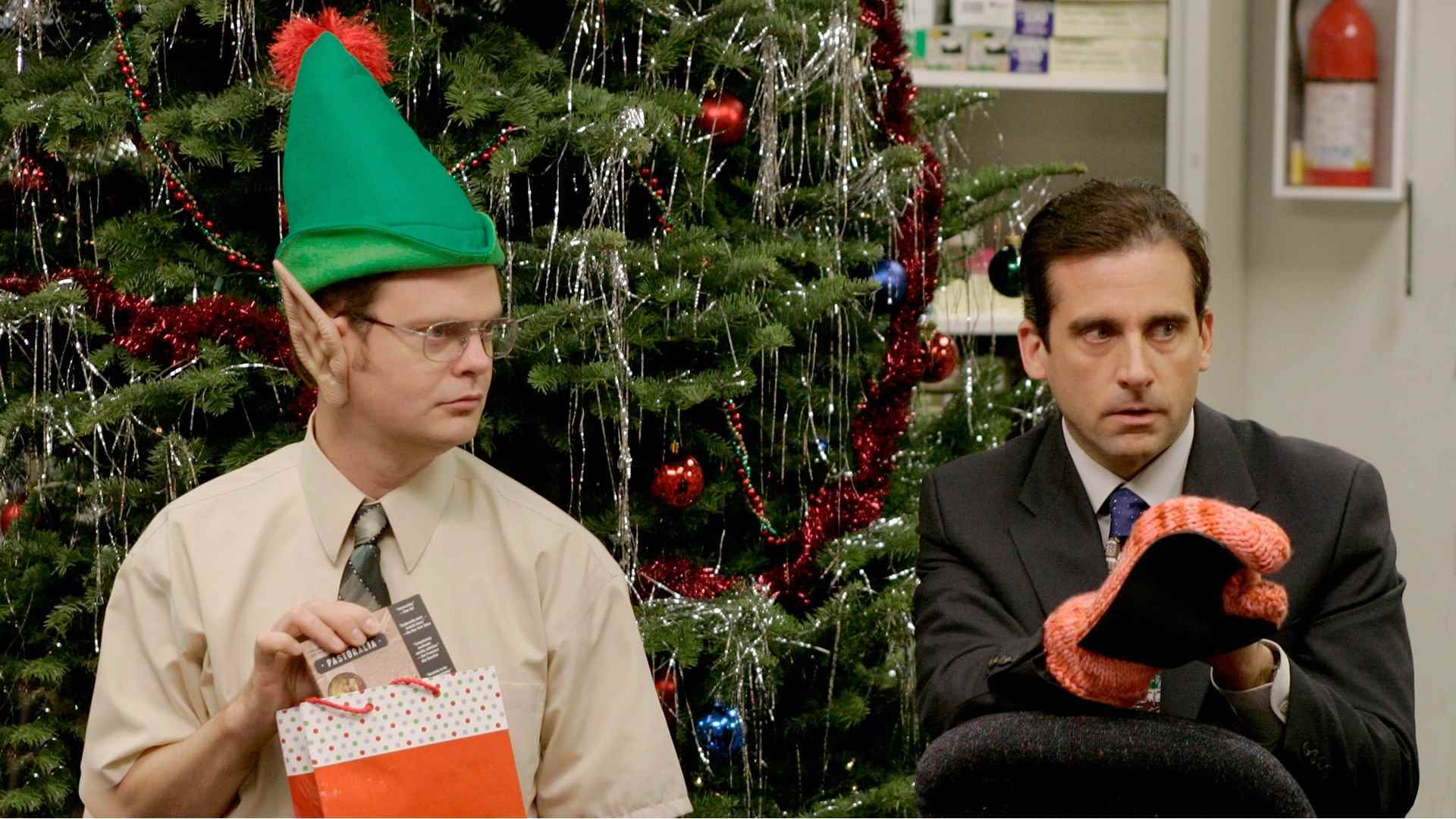 The Office'in Noel bölümünde Dwight (Rainn Wilson) ve Michael (Steve Carell)