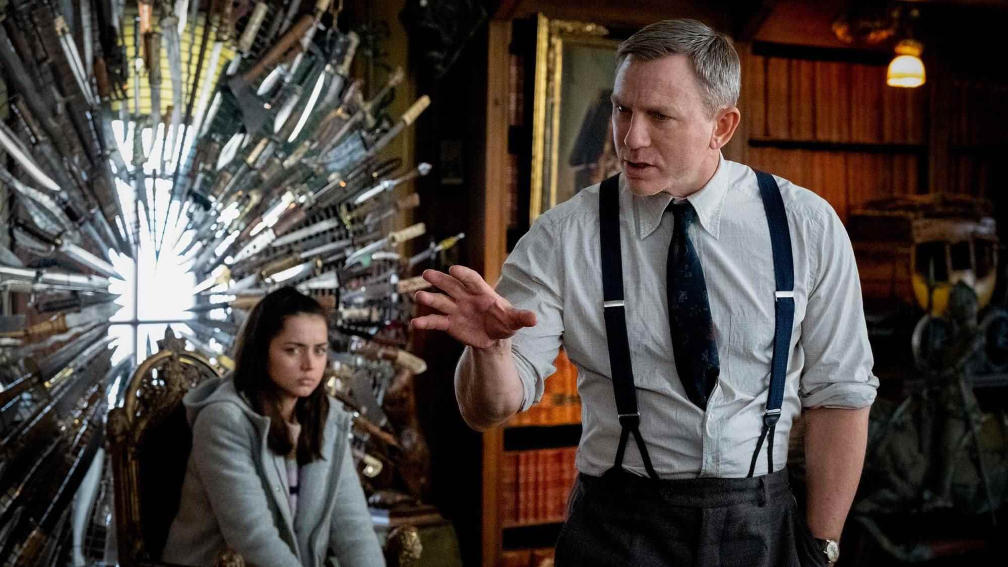 Knives Out'ta Dedektif Benoit Blanc rolünde Daniel Craig