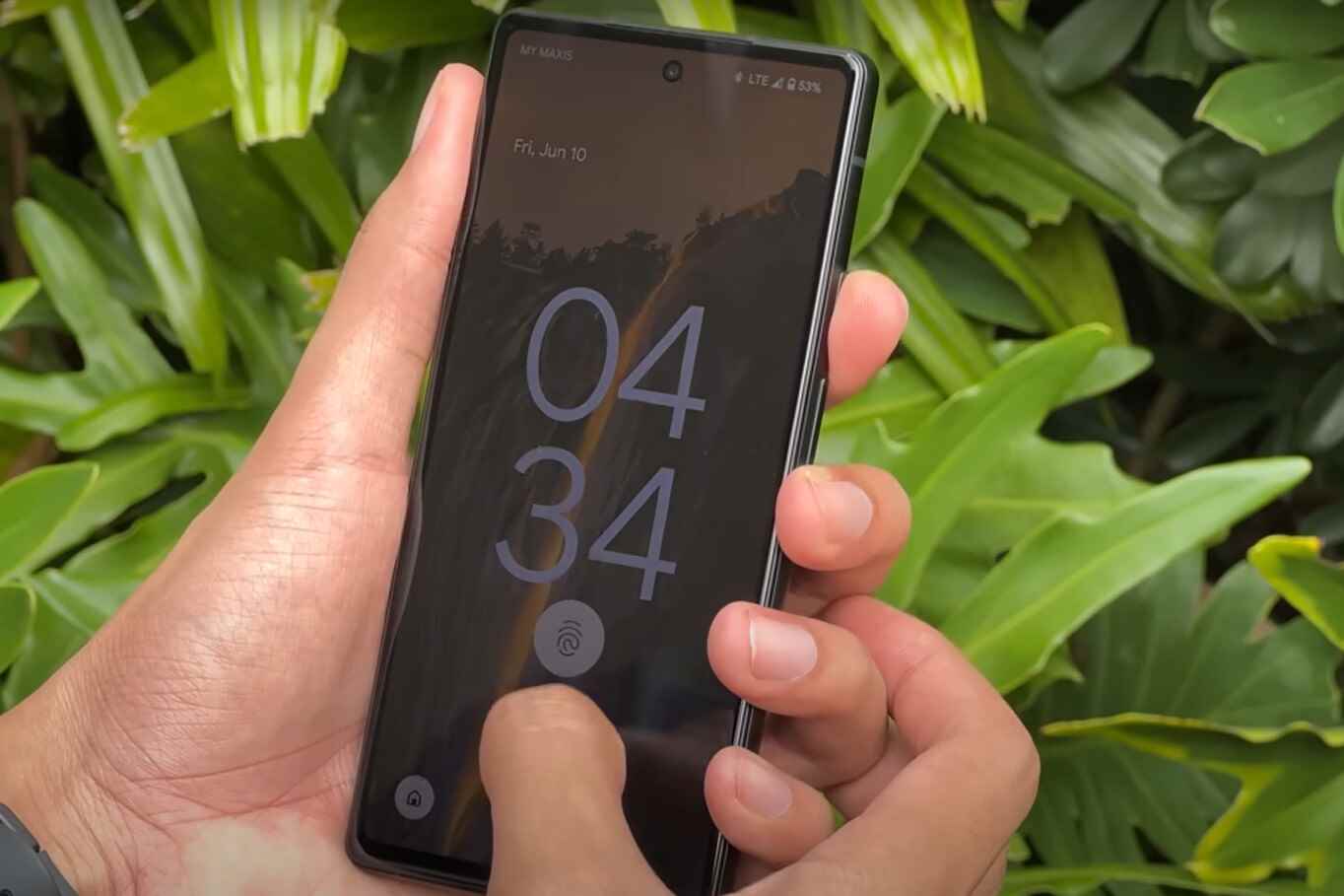 Pixel 6a, Pixel 6 ve 6 Pro ile aynı tehlikeli parmak izi tarayıcısına sahip değil - Yeni Pixel 6a kutu açma videosu, Pixel 6 Pro ile yan yana karşılaştırma sunuyor