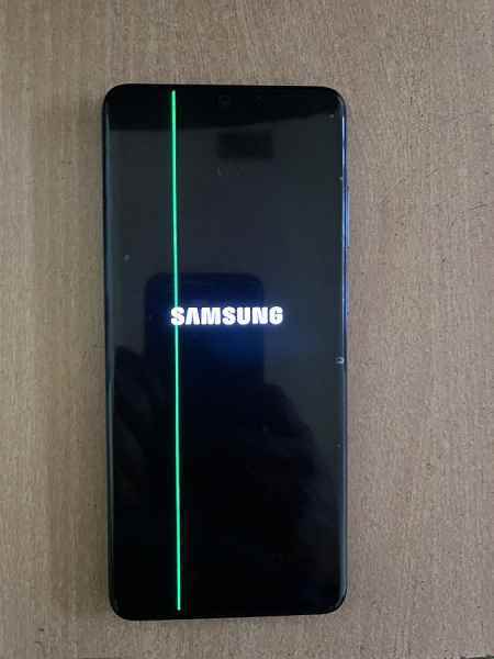 Yeni bir şekilde eski bir sorun: Kullanıcılar Samsung Galaxy S20'nin ekranlarındaki yeşil ve pembe çizgilerden şikayet ediyor