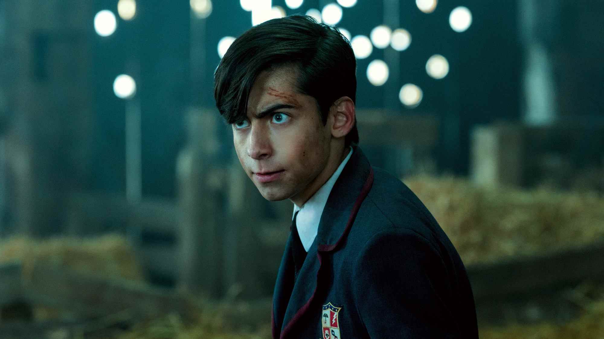 Aidan Gallagher, The Umbrella Academy'de Beş Oyuncu olarak