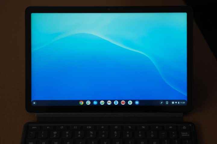 Ekranı gösteren Lenovo Chromebook Duet 3 önden görünüm.