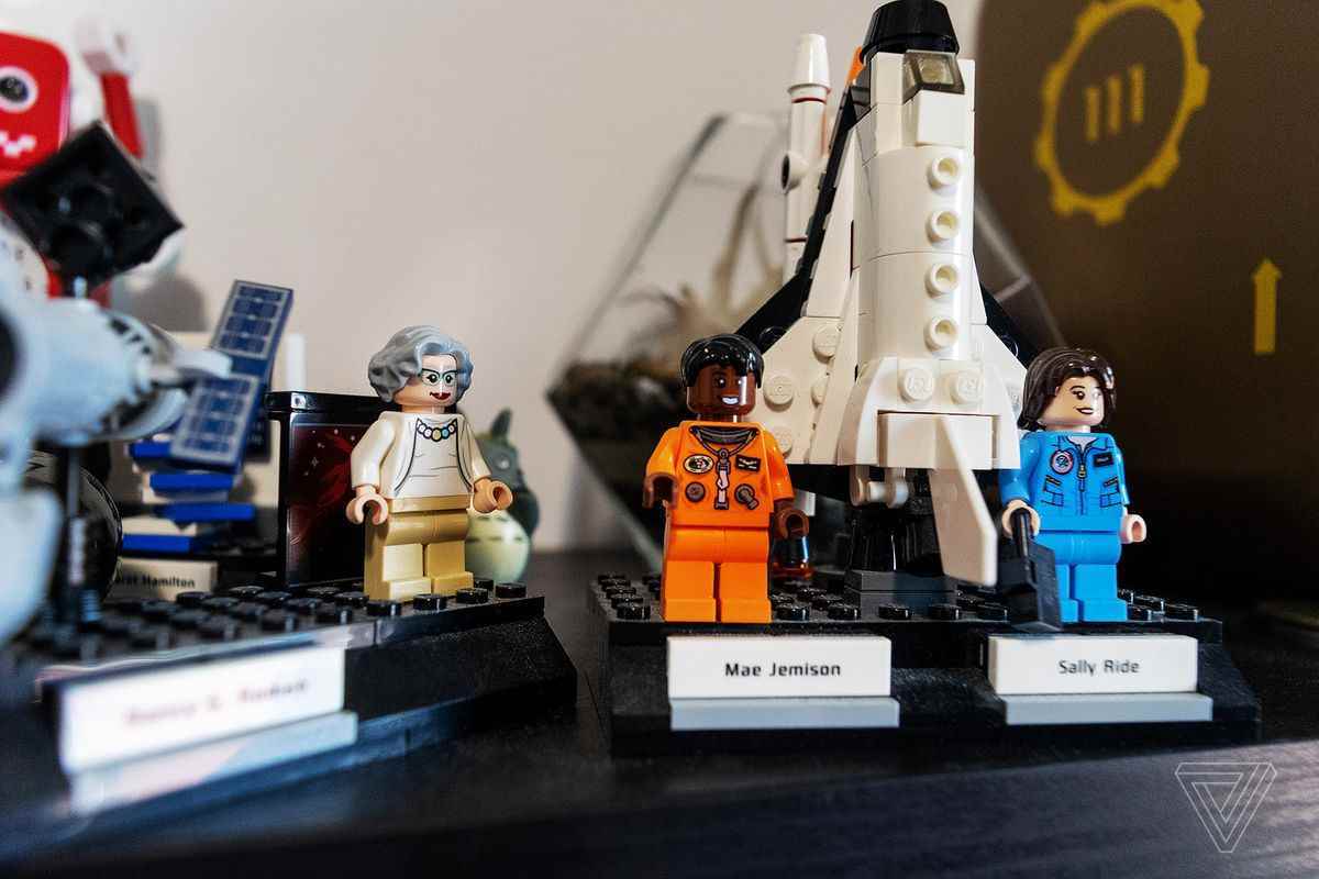 Lego astronotları ve mekik