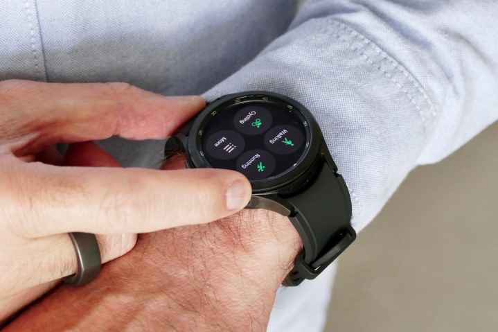 Galaxy Watch 4 Classic egzersiz ekranı.