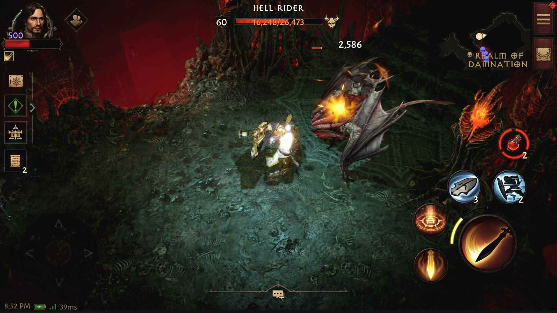 En İyi Diablo Immortal eşyaları: Kemiklerle kaplı bir alanda bir iblisi kesen bir Haçlı.