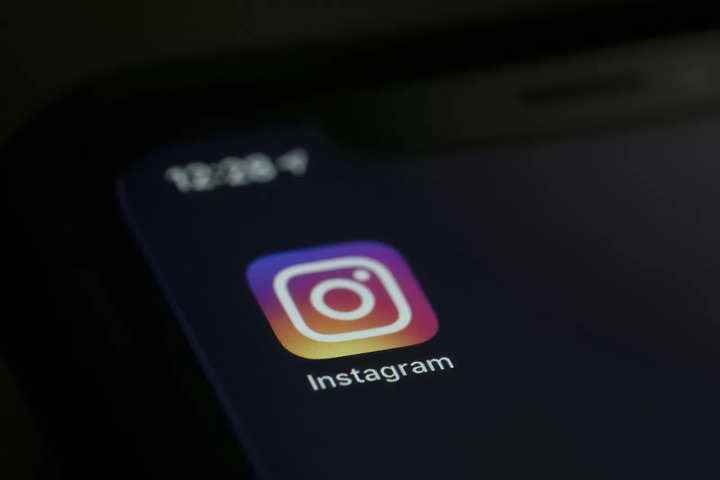 Instagram kürtajla ilgili bazı gönderileri gizliyor