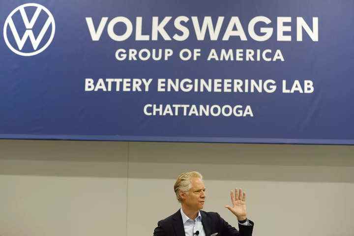 Volkswagen ABD şefi, EV pil değişimiyle ilgili endüstri zorlukları konusunda uyardı