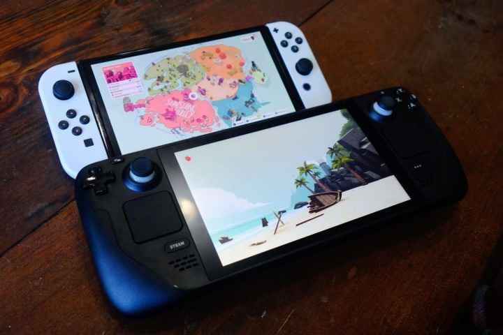 Switch OLED'in yanında bir Steam Deck bulunur.