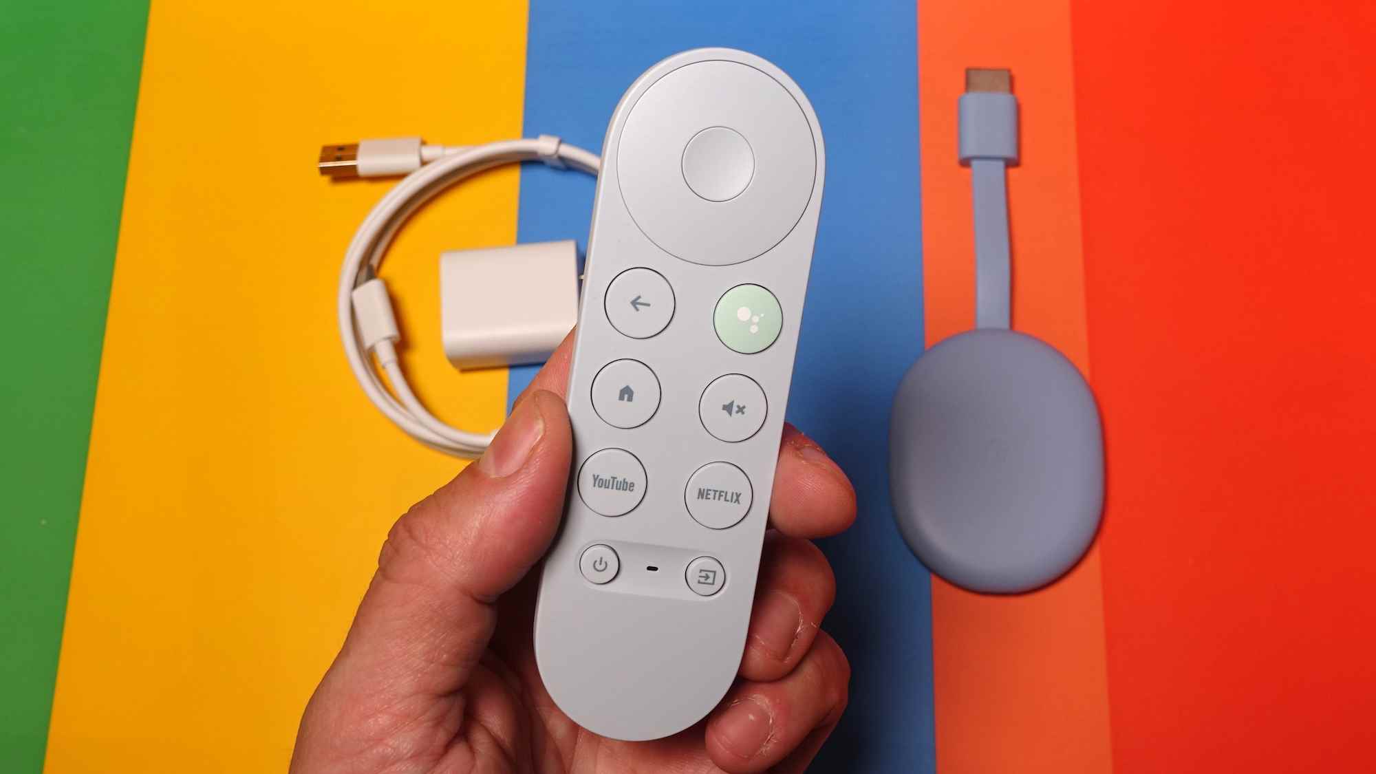 Elinde Google TV uzaktan kumandalı Chromecast