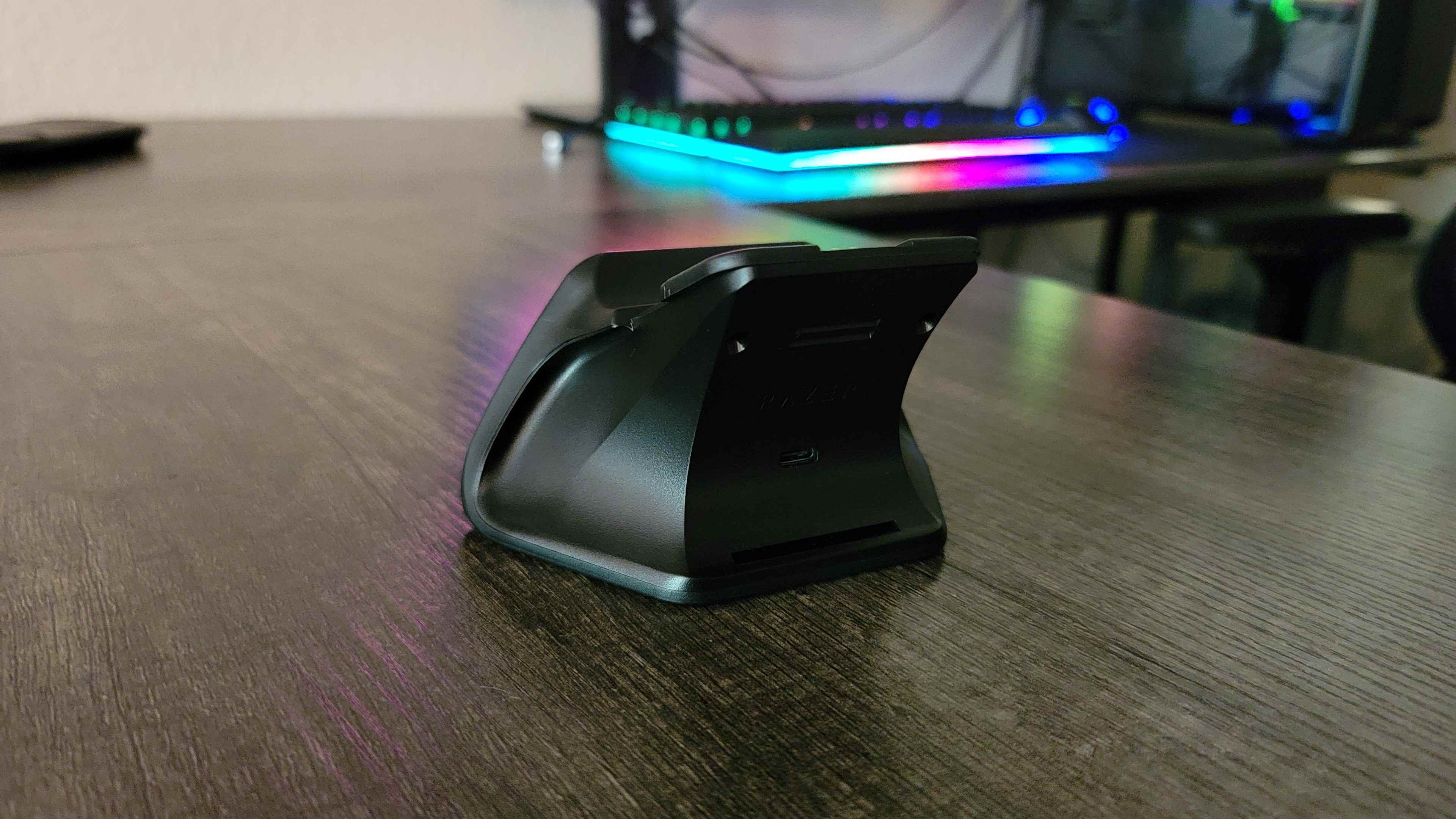 Xbox için Razer Hızlı Şarj Standının resmi.