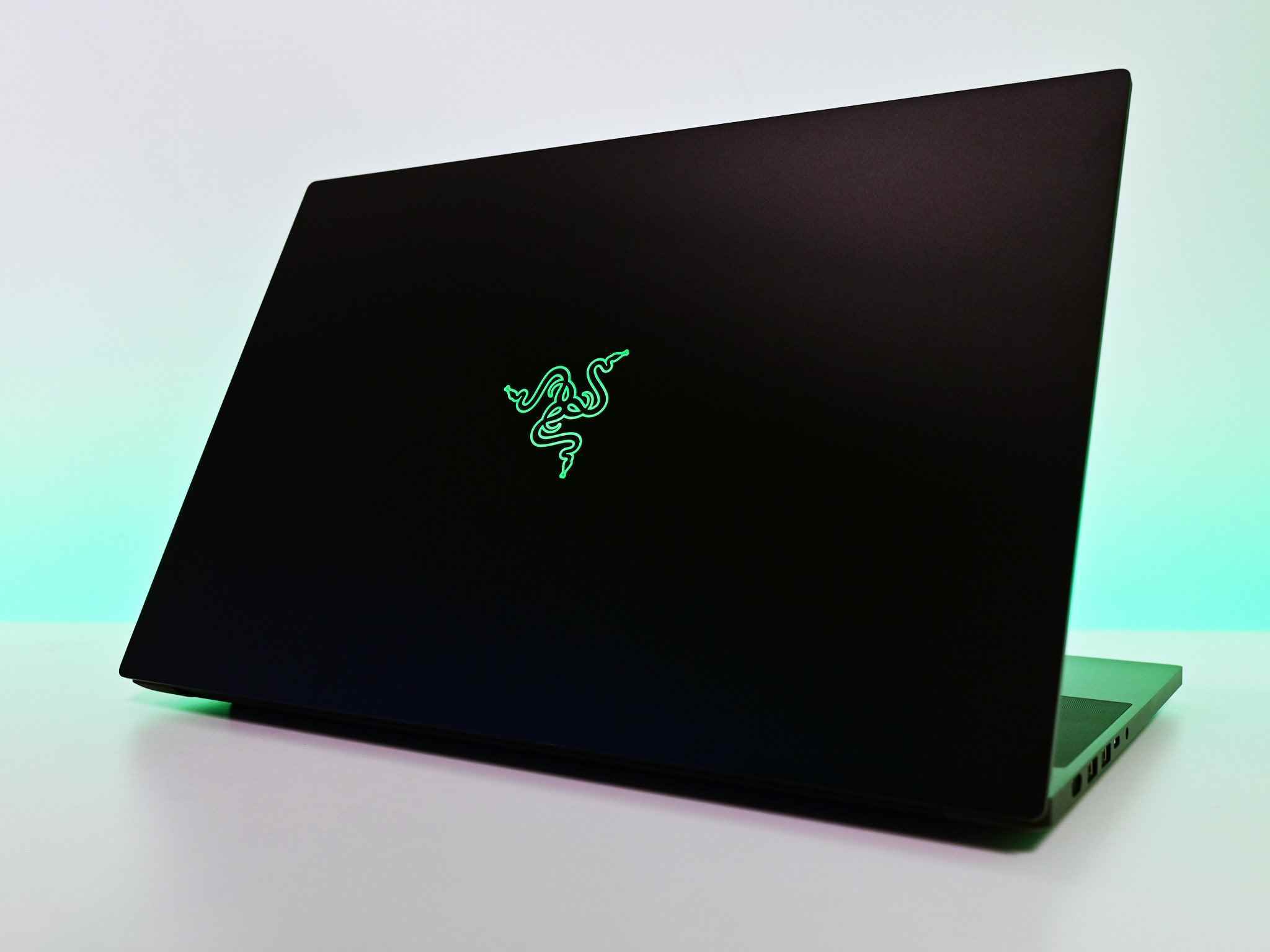 Razer Blade 15 Logo 2021 Kapak