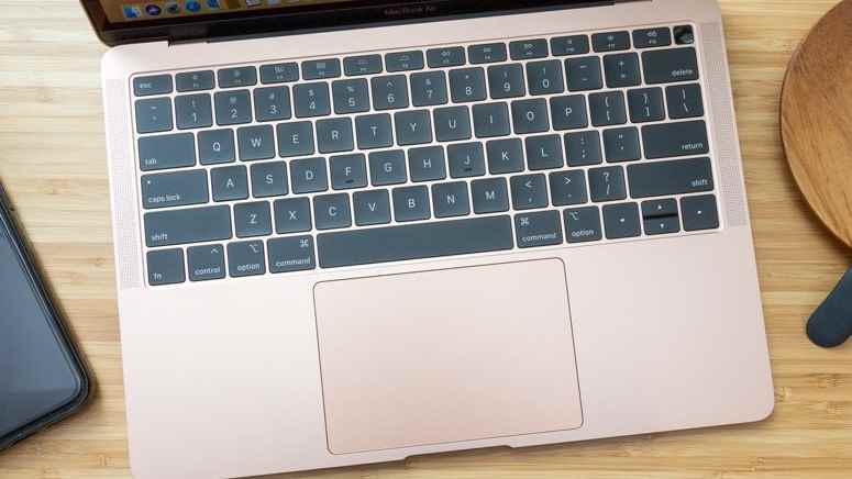 2019 MacBook Air klavyesinin bir resmi