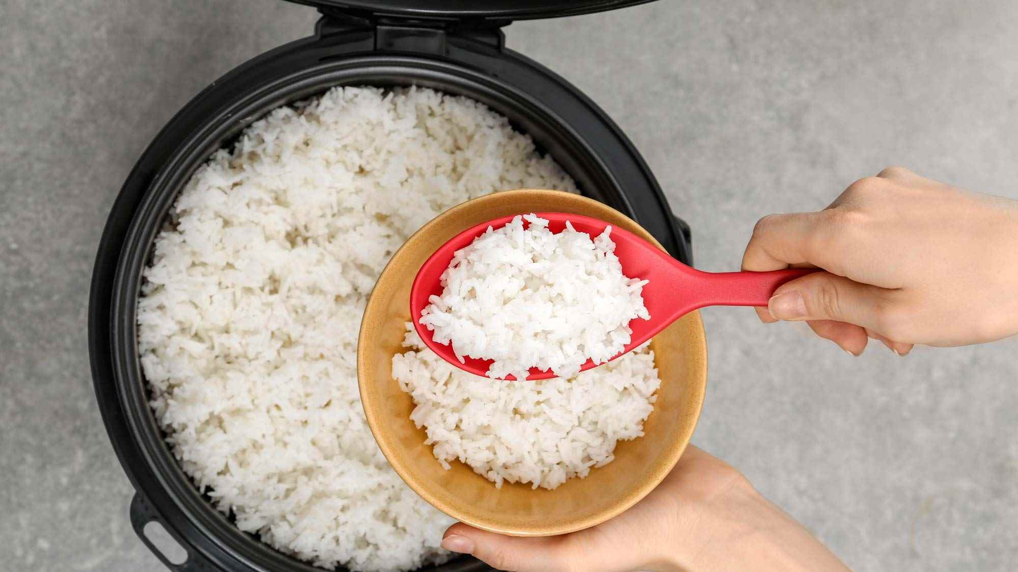 Pirinç pişiriciden beyaz pirinç çıkarmak