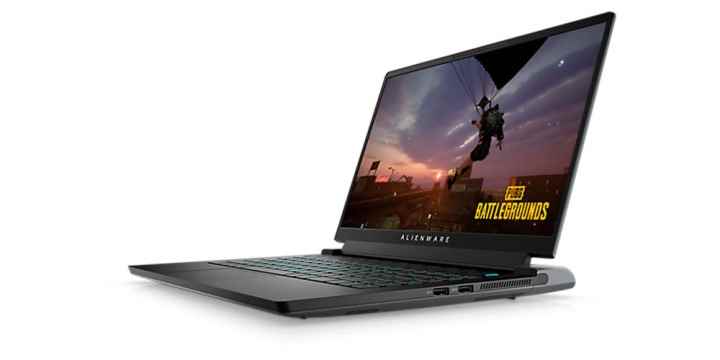 Ekranında PUBG görüntülenen beyaz bir arka plan üzerinde Alienware m15 R6 oyun dizüstü bilgisayarı.