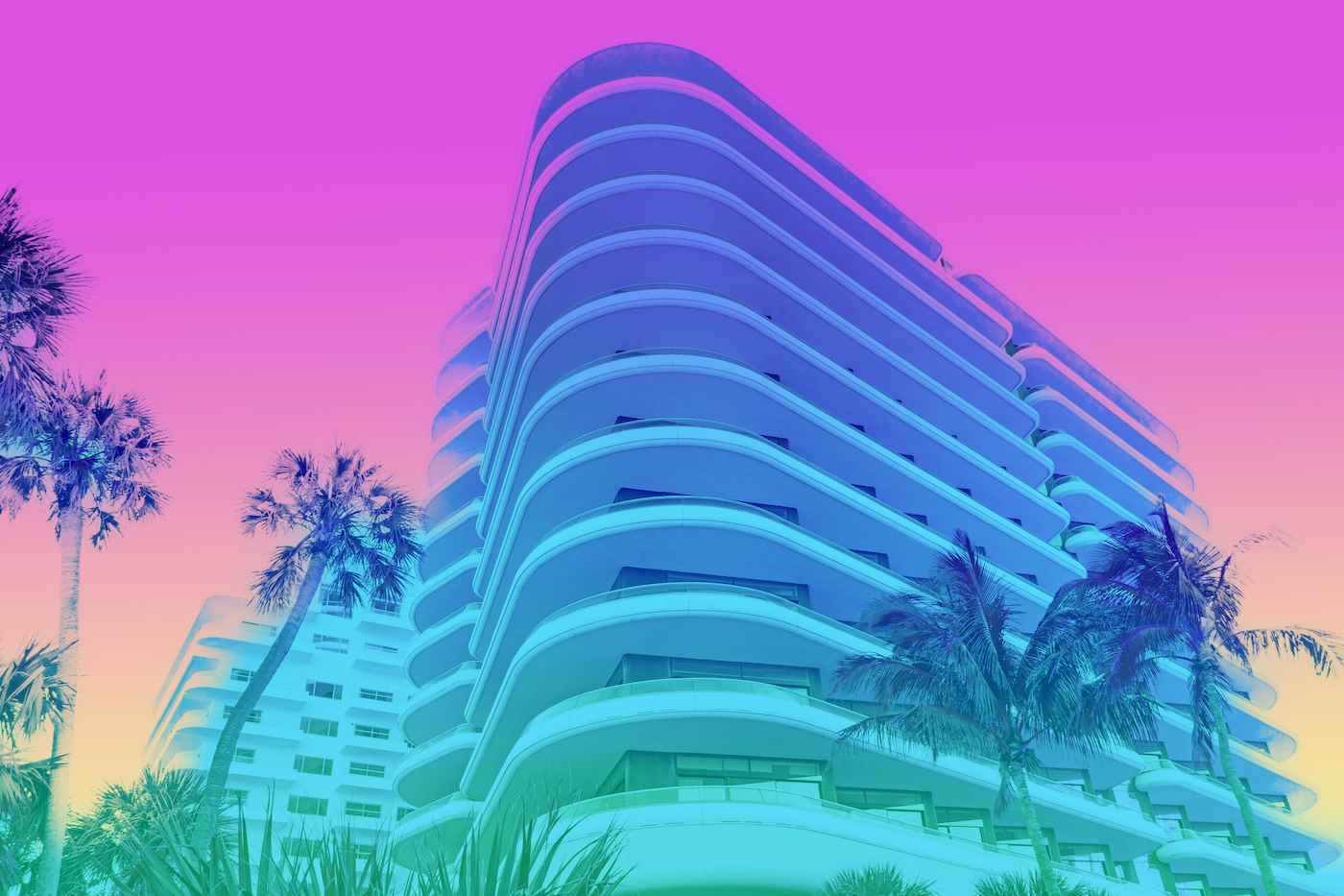 Miami'de pastel gradyan renklerle art deco tarzı bir binanın fotoğrafı