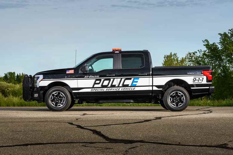 Ford F-150 Lightning elektrikli otomobilin en güçlü versiyonu sunuluyor.  Bu, ABD'deki ilk polis kamyoneti.