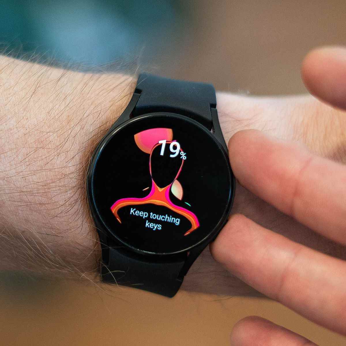 Galaxy Watch 4, vücut yağ yüzdelerini ölçmek için bir sensöre sahiptir.