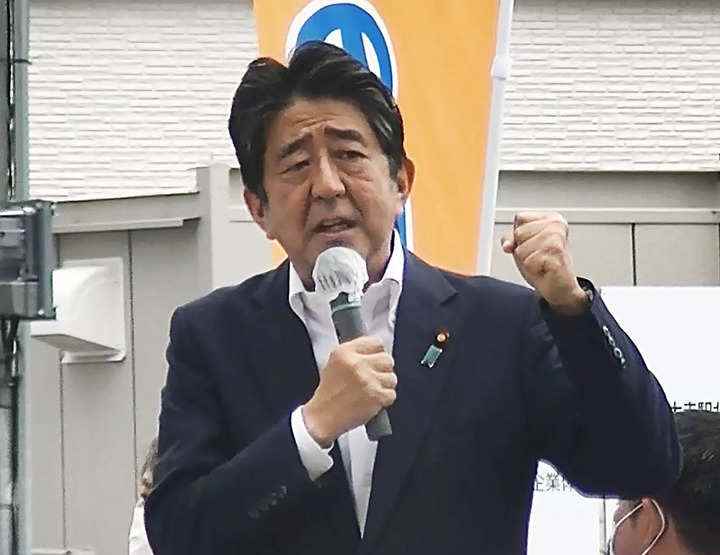Bu sosyal medya siteleri Shinzo Abe'nin suikastının videolarını kaldırıyor