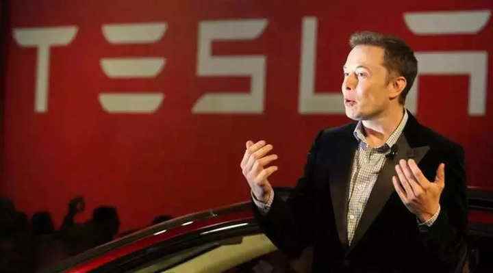 CEO Elon Musk, Tesla'nın kârının hedefi aştığını ancak talebin yüksek fiyatlardan zarar görebileceğini söyledi