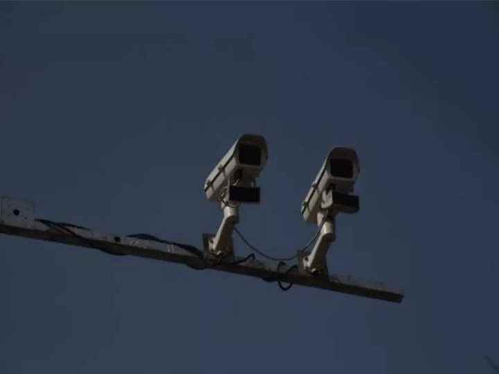 Emniyet kemeri ve kask ihlallerini izlemek için bu CCTV kameralar