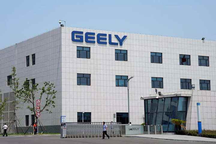 Geely kurucusunun akıllı telefon girişimi, Meizu hissesini satın aldıktan sonra