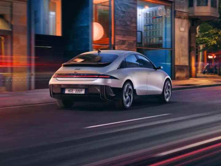 Hyundai Motors, ilk elektrikli sedanıyla Tesla'yı ele geçirdi