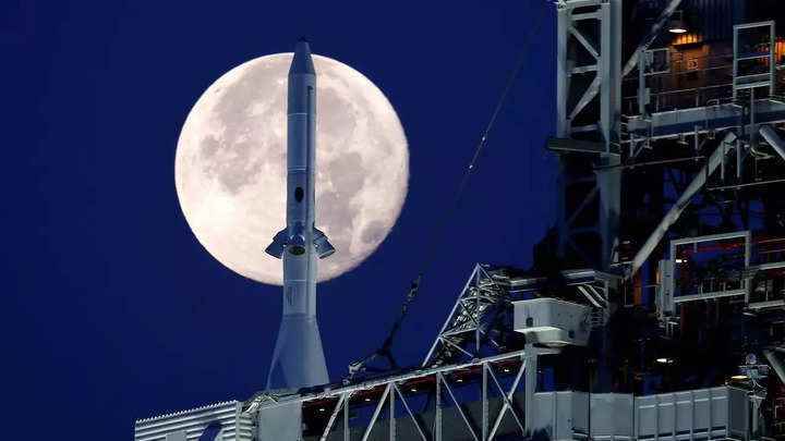 NASA yöneticisi, Çin'in Ay'ı 'ele geçirmeyi' düşünebileceğini söylüyor